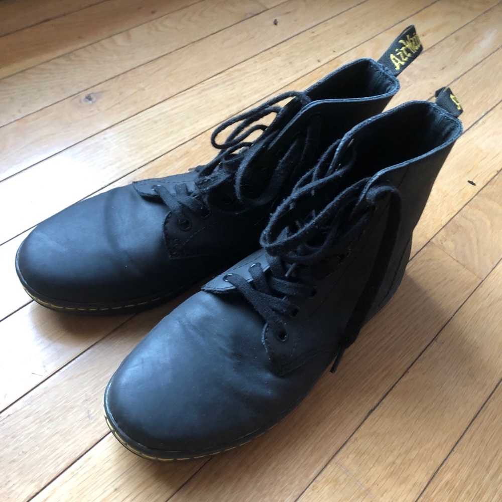 Matte Dr. Martens